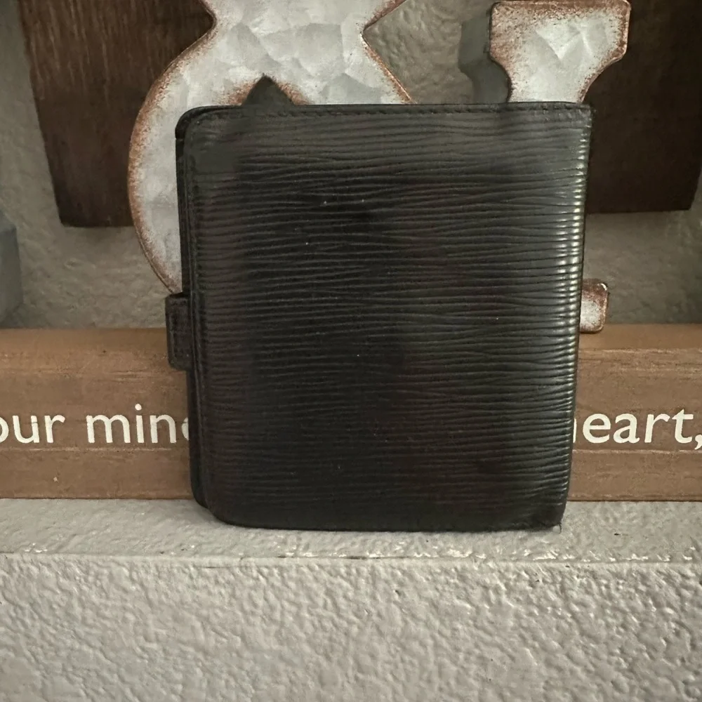 Louis Vuitton Epi Leather Porte Billes Compact Wallet_2
